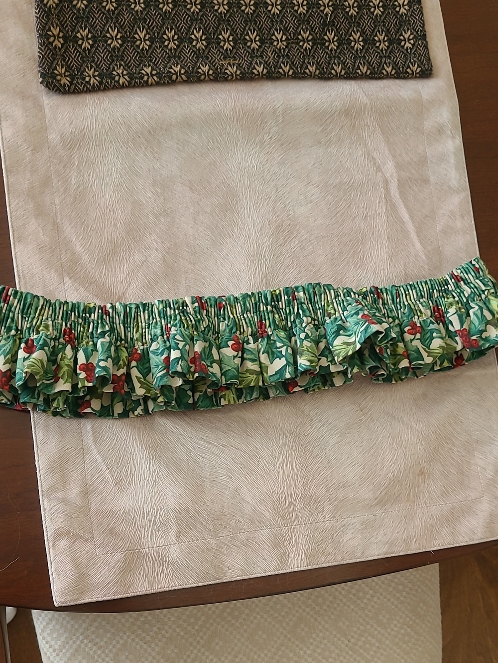 Longaberger Holly Berry Large Basket Garter